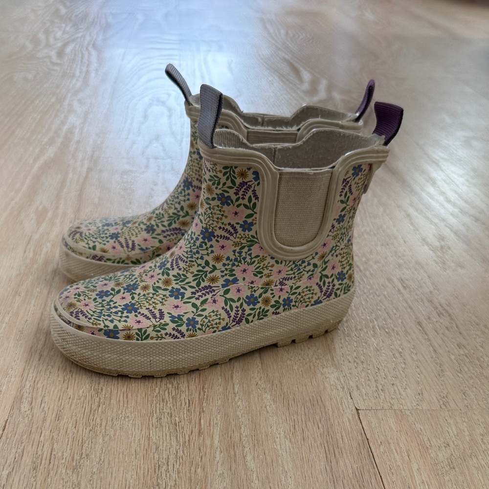 Zara Cream Floral Kids Rain Boots with Purple Pull Tabs